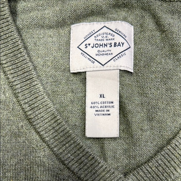 St. John's Bay Green Men's Sweater - Picture 2 of 6